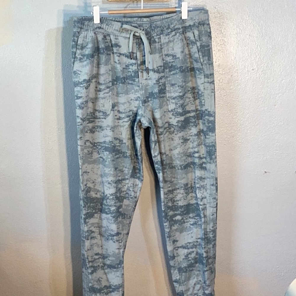 Athleta Farallon Jogger Drawstring Waist Multi Pocket Woman Size Medium Like New